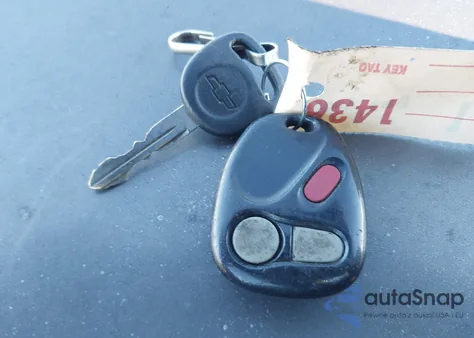 2001 Chevrolet Silverado 1500 Ls z USA, uszkodzony, nr VIN 2GCEC19T111176870